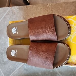 Kalo Slip on Sandals